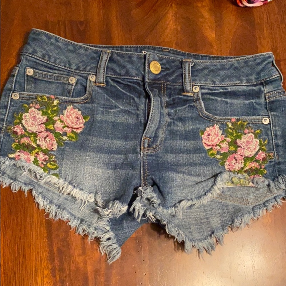 American Eagle embroidered denim shorts size 2